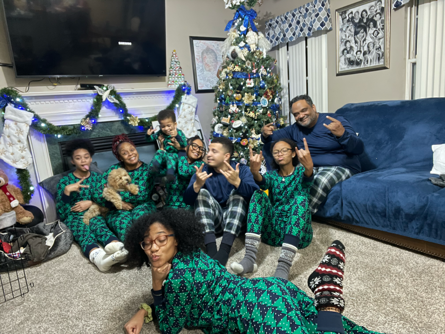 Freshman Mya Collins (far right) and her family celebrate the holidays