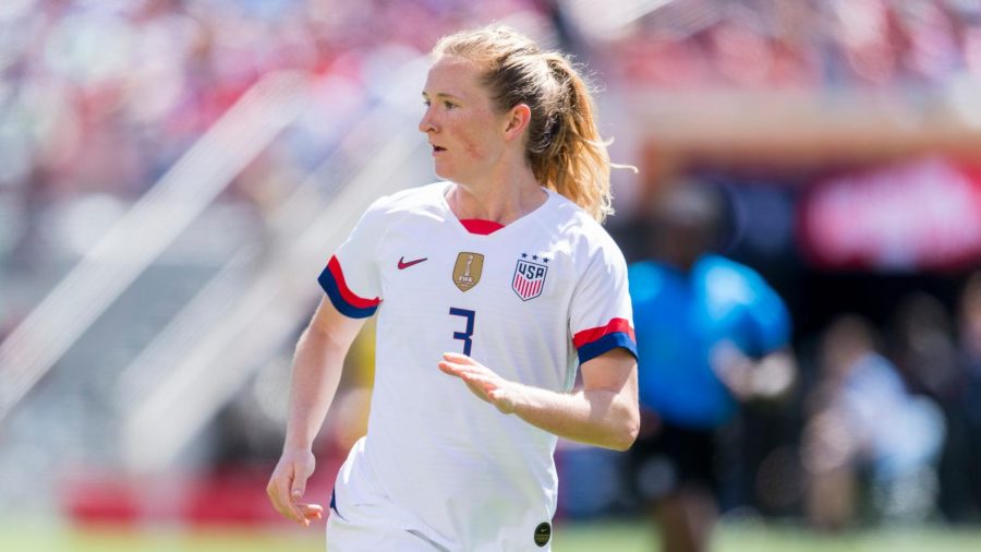 Midfielder Samantha Mewis playing for the US Womens Team