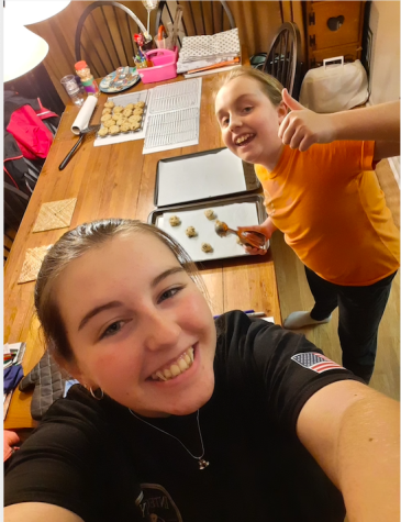 Sophomore Stud Life Editor McKenna Gaskins bakes cookies with her sister
