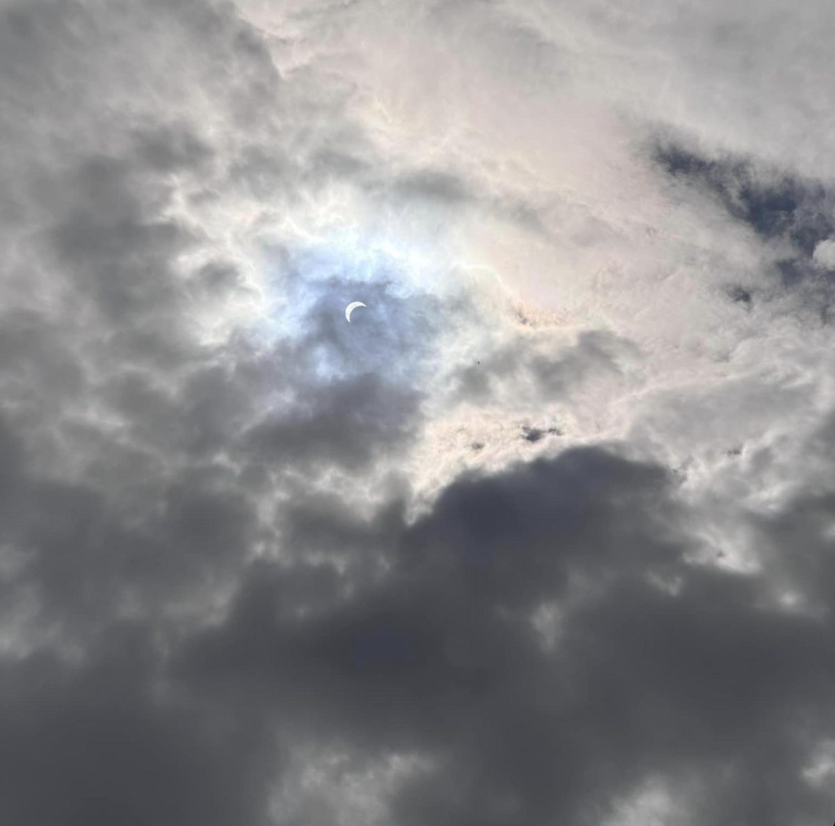 Images+of+the+eclipse+right+before+the+clouds+obstructed+views